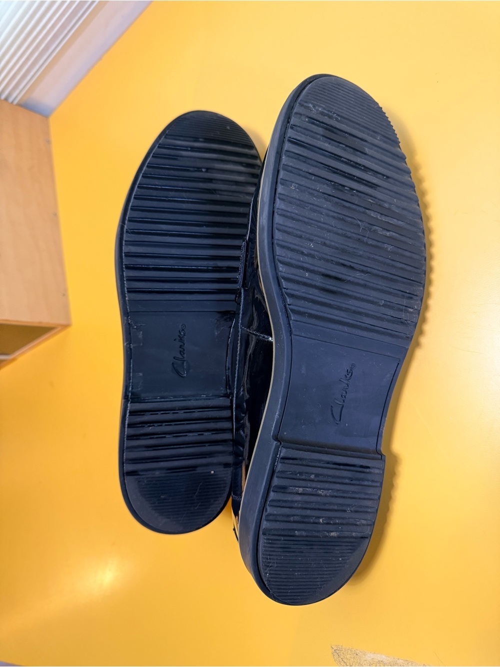 Clarks Patent Leather Penny Loafers - Glossy Black size 10 - Picture 7 of 7